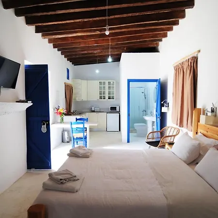 Lithos Aparthotel