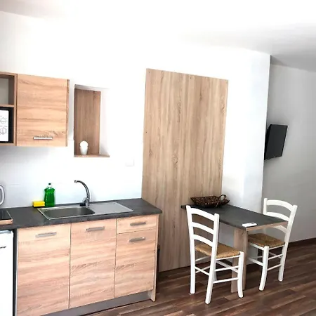 Lithos Aparthotel