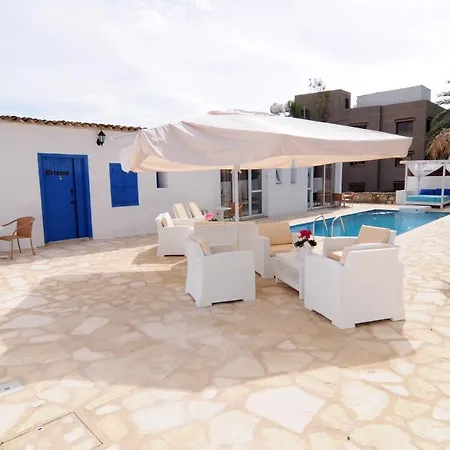 アパートホテル Lithos 4*