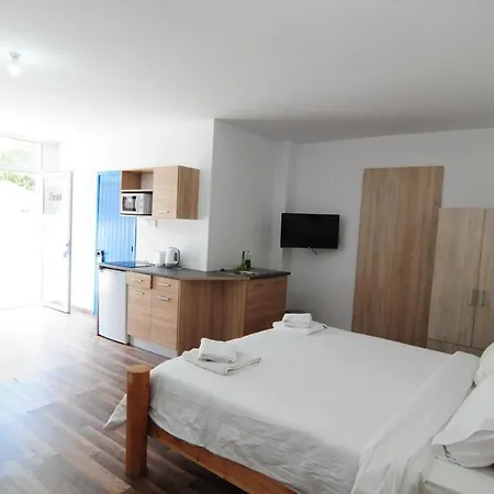 アパートホテル Lithos オロクリニ