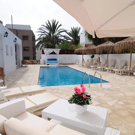Lithos Aparthotel Oroklini