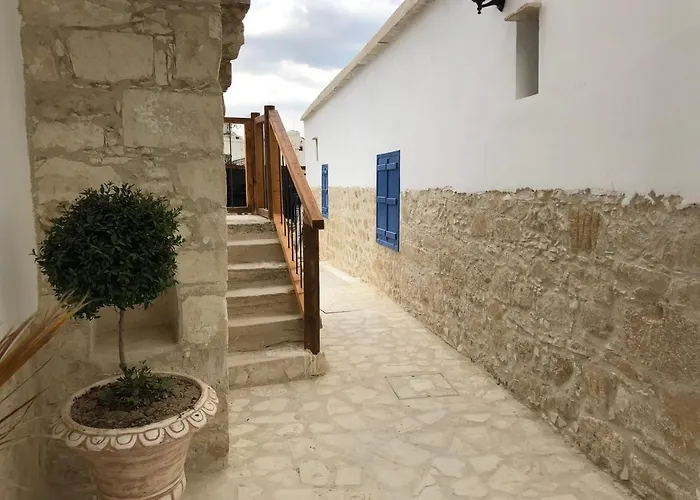 Aparthotel Lithos 4*