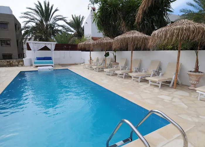 Lithos Aparthotel Voroklini