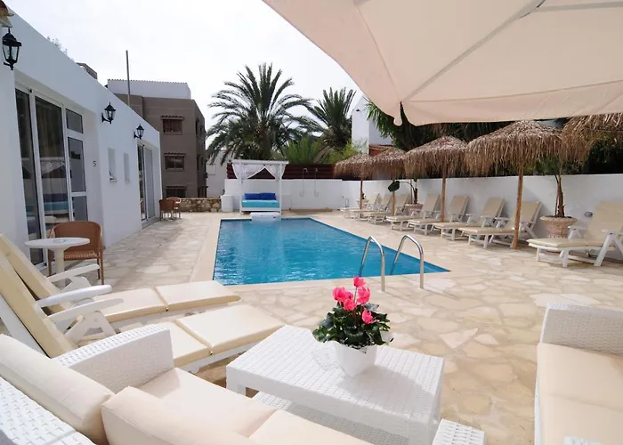 Lithos Aparthotel Voroklini